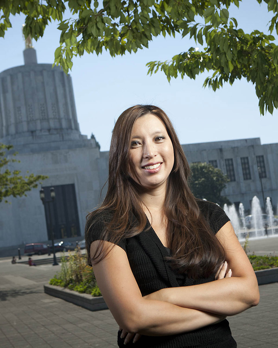 A student standing in front of the Oregon Capitol building