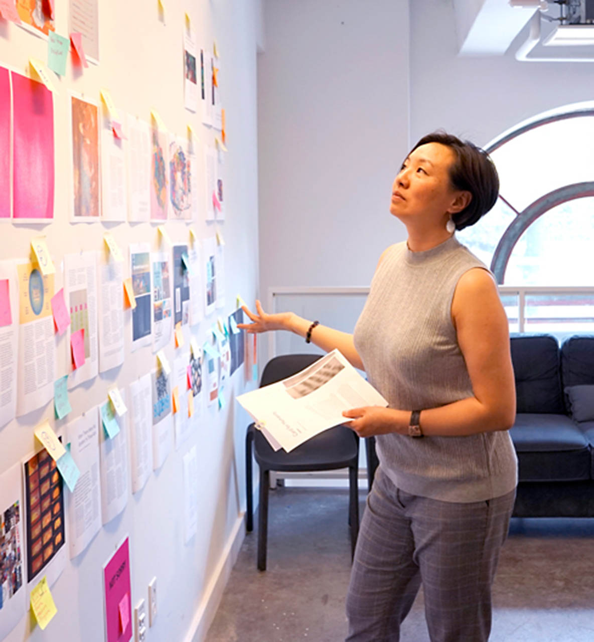 A Willamette PNCA student studies an art installation at a studio gallery.