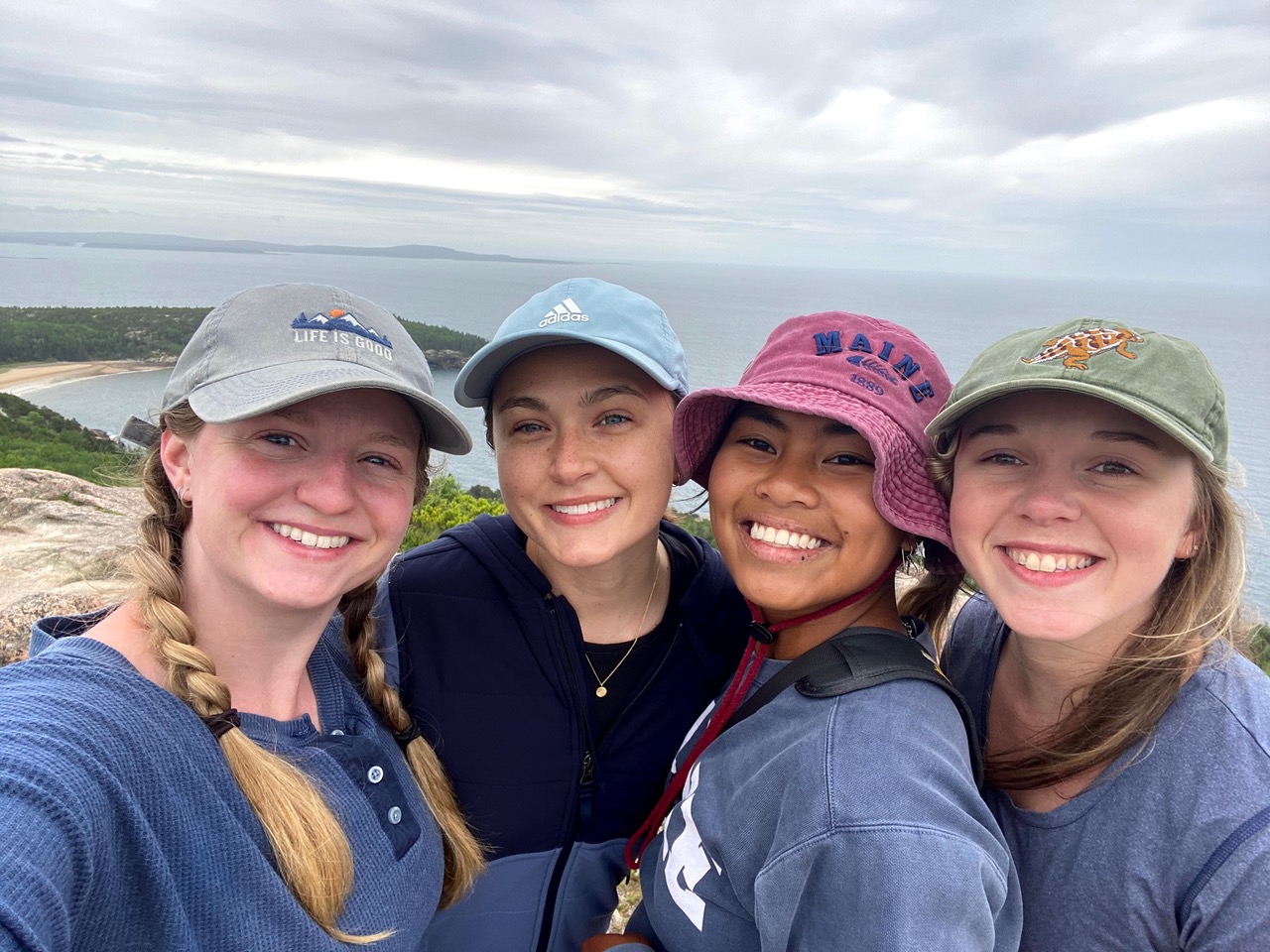 Group photo of female Willamette chemistry majors