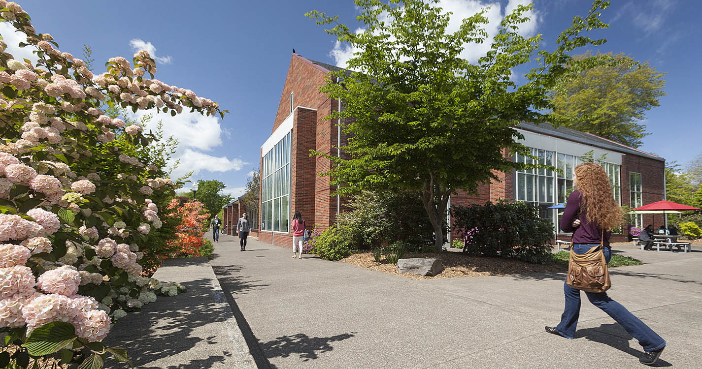 student walking in front of Willamette University Goudy Commons Food Cafeteria