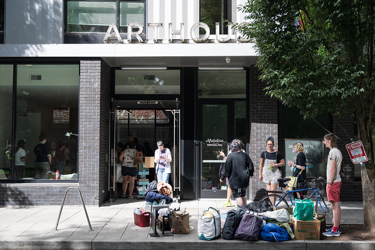 Several students with luggage and supplies moving into ArtHouse, which is PNCA's housing in Portland