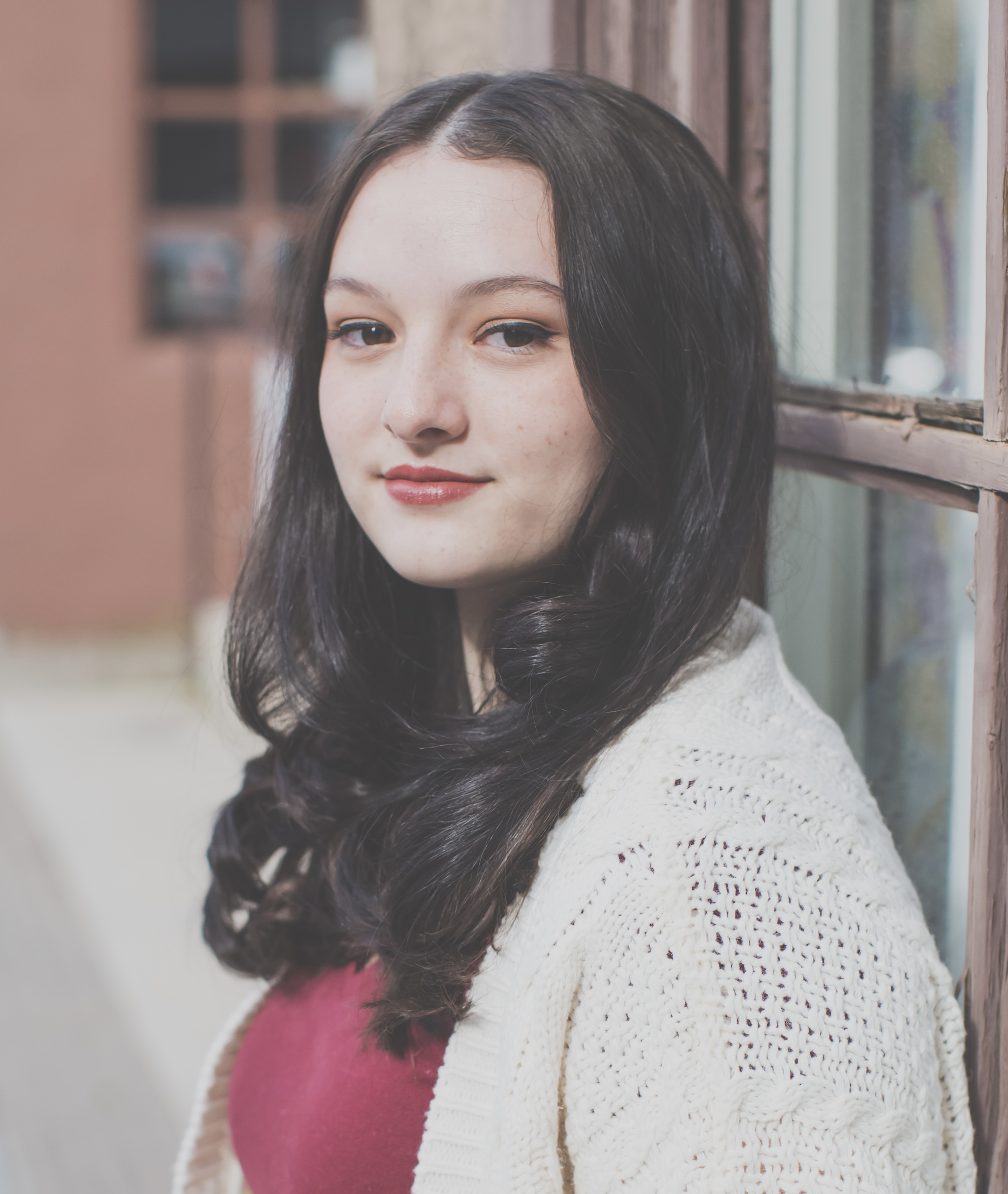 Headshot of Tabi Momeyer